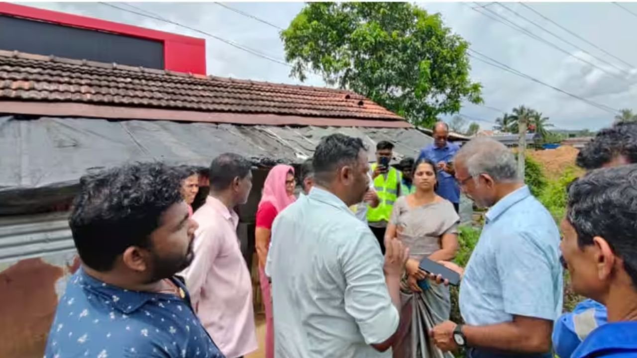 A move to demolish the one-room house of the elderly