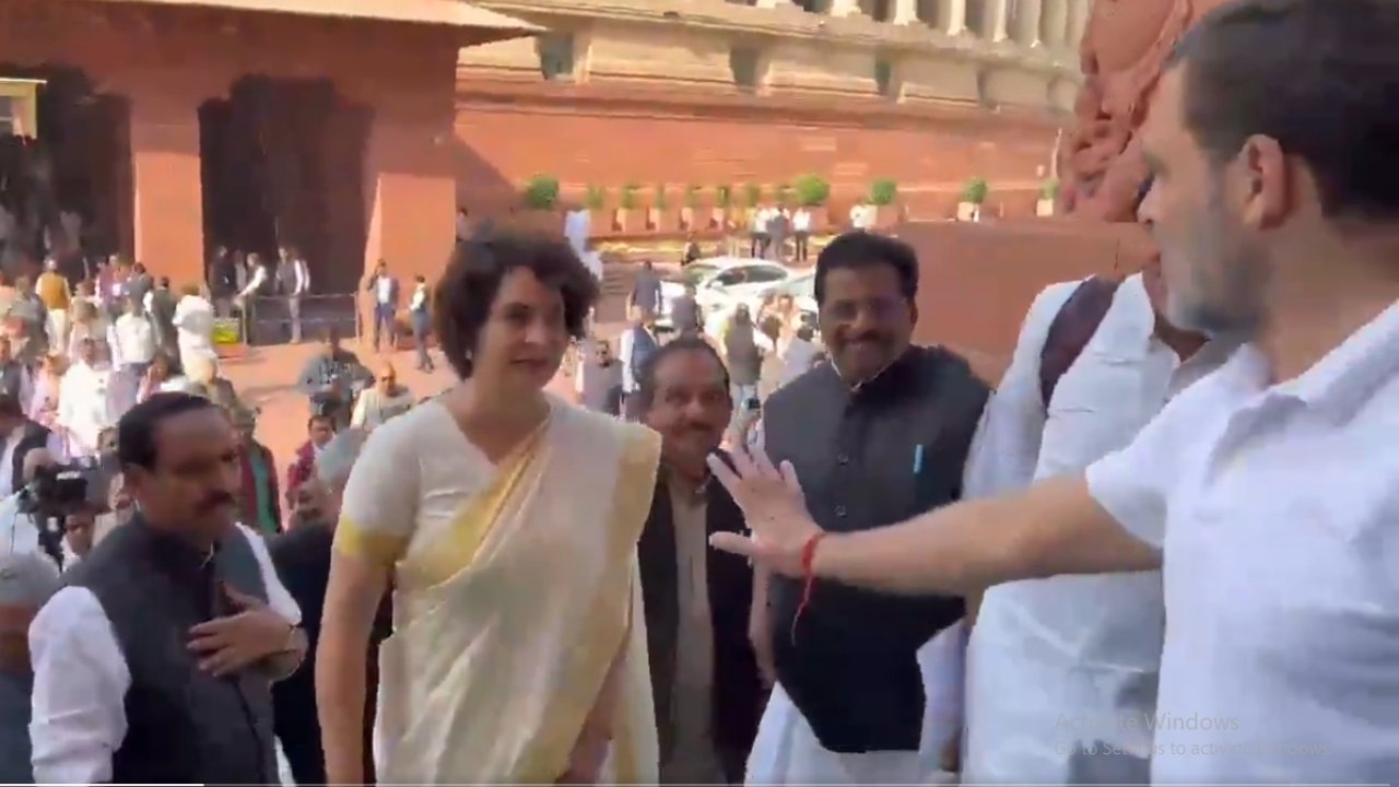 Rahul Gandhi clicks pictures of Priyanka Gandhi