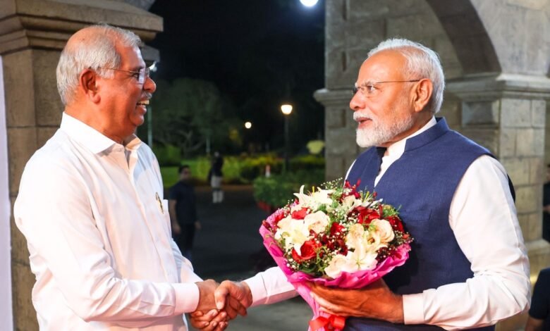 Kerala Governor Rajendra Vishwanath Arlekar received Hon'ble Prime Minister Narendra Modi on his arrival at Kerala Raj Bhavan
