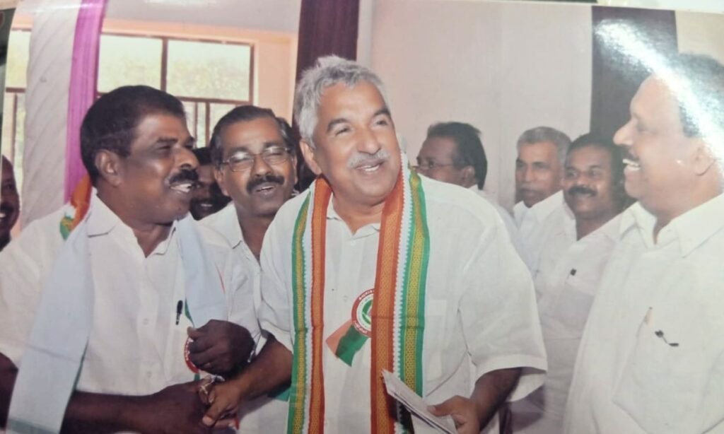 Oommen chandy - KG Ravi - Article