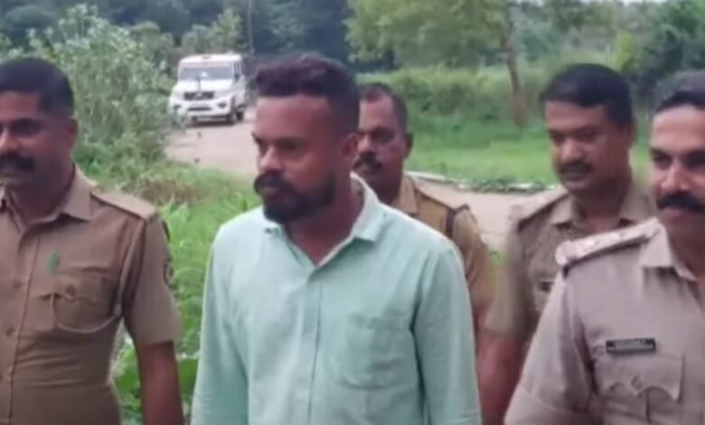 Government employee arrested for chain snatching