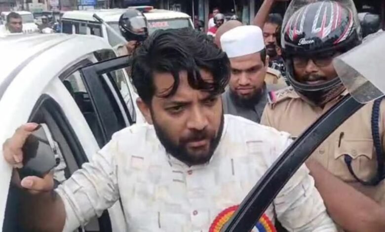 Shafi Parambil confronted by DYFI in Vadakara